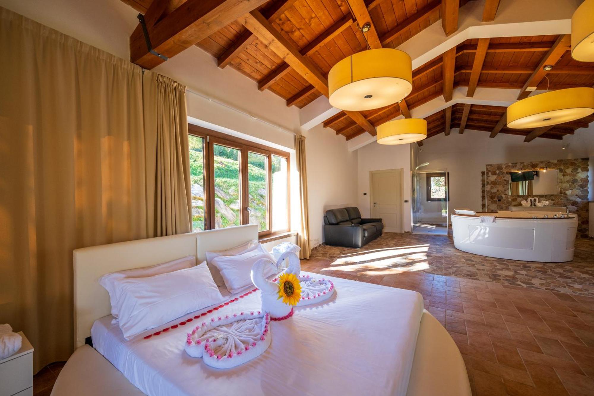 Camporgiano Agriturismo Borgo Biaia מראה חיצוני תמונה