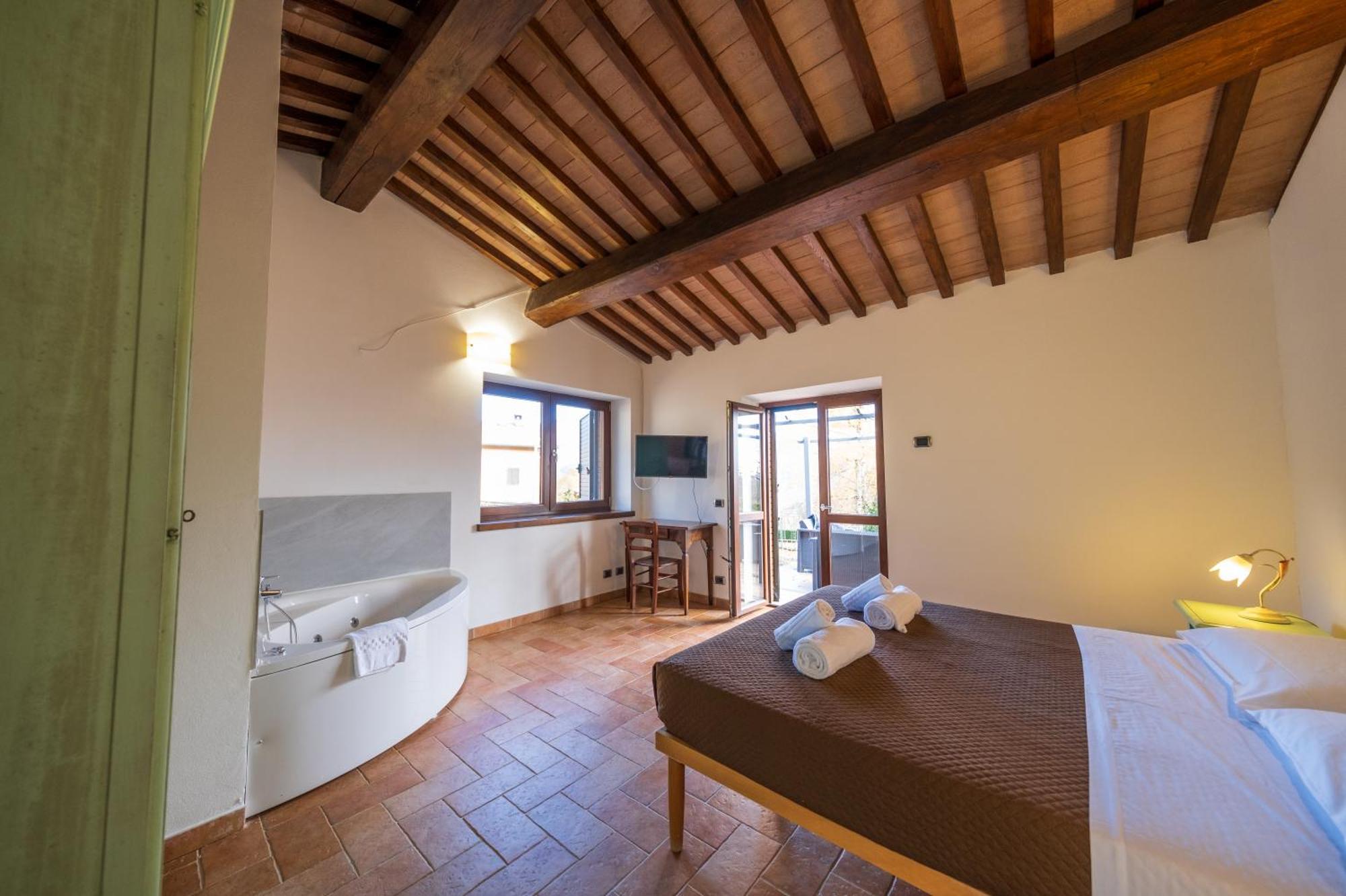 Camporgiano Agriturismo Borgo Biaia מראה חיצוני תמונה